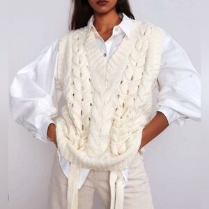 ZARA Cable Knit Fuzzy Sweater Vest Cream Wool Blend V Neck Tie Hem Cozy Preppy M